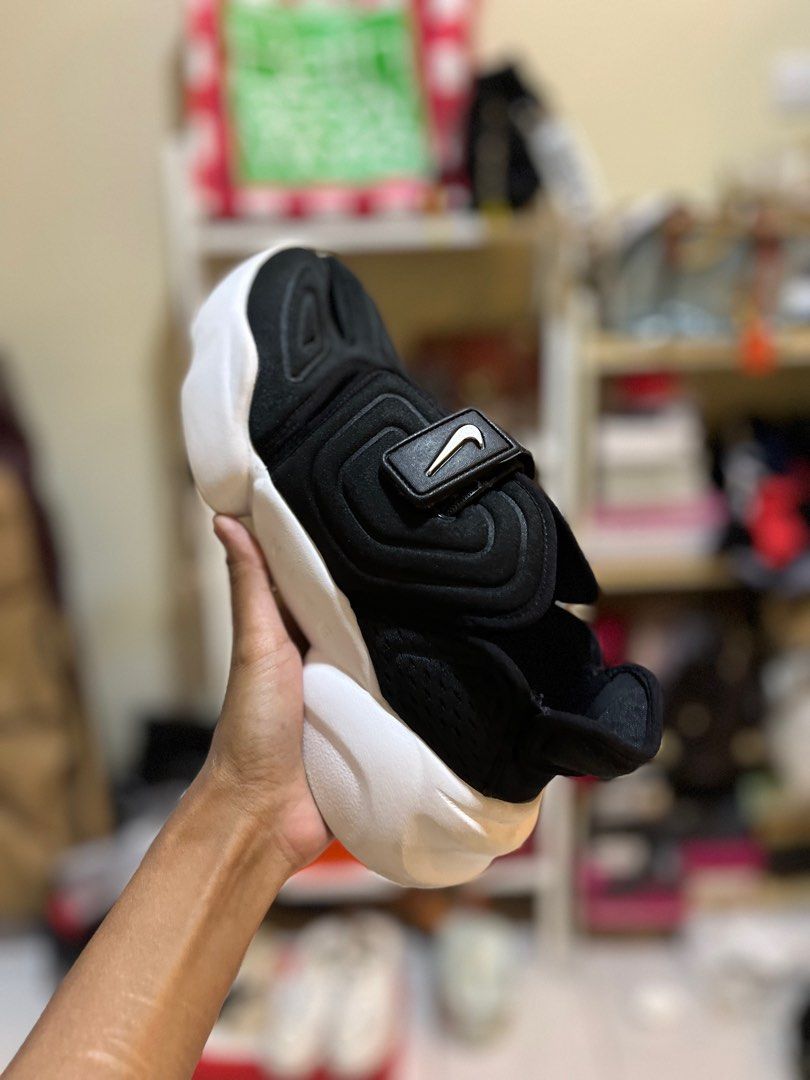 nike aqua rift on feet