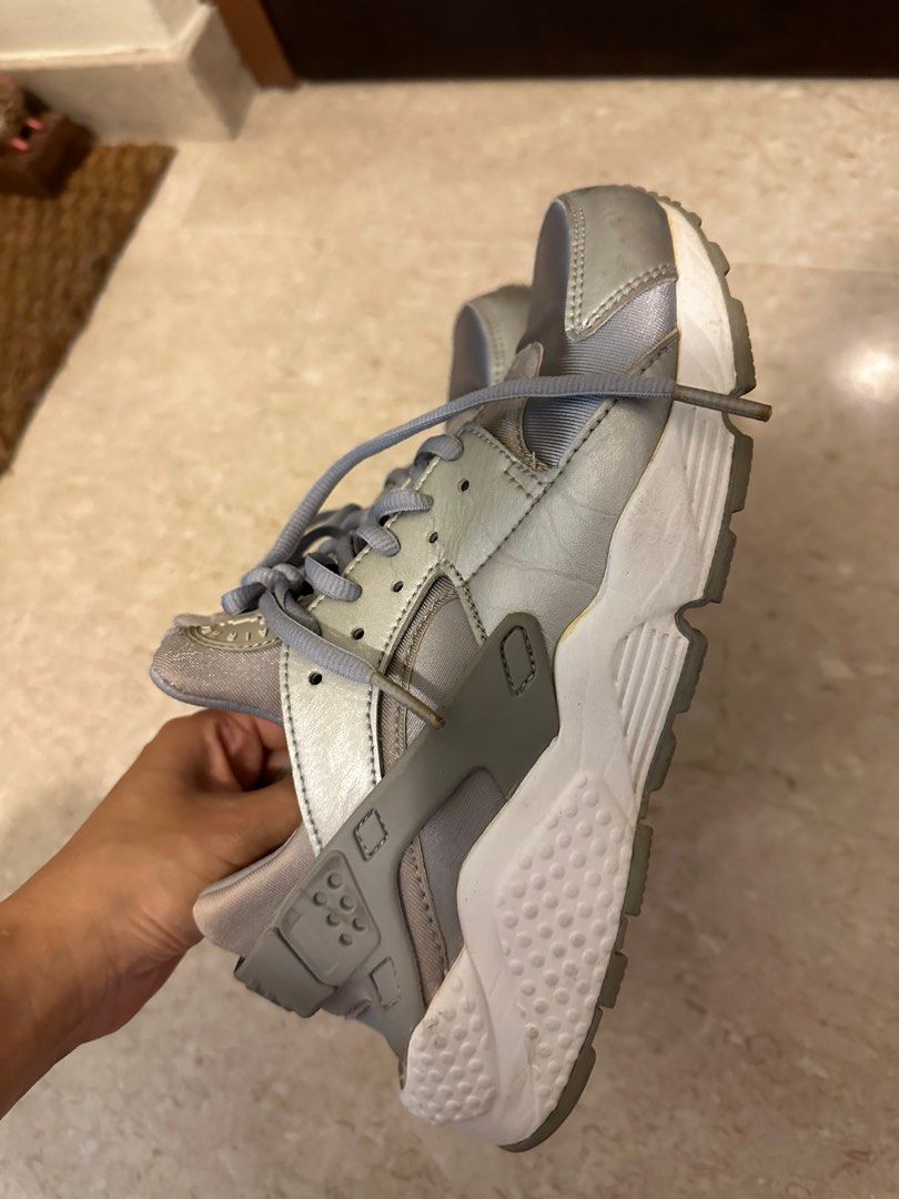 Nike Huarache silver