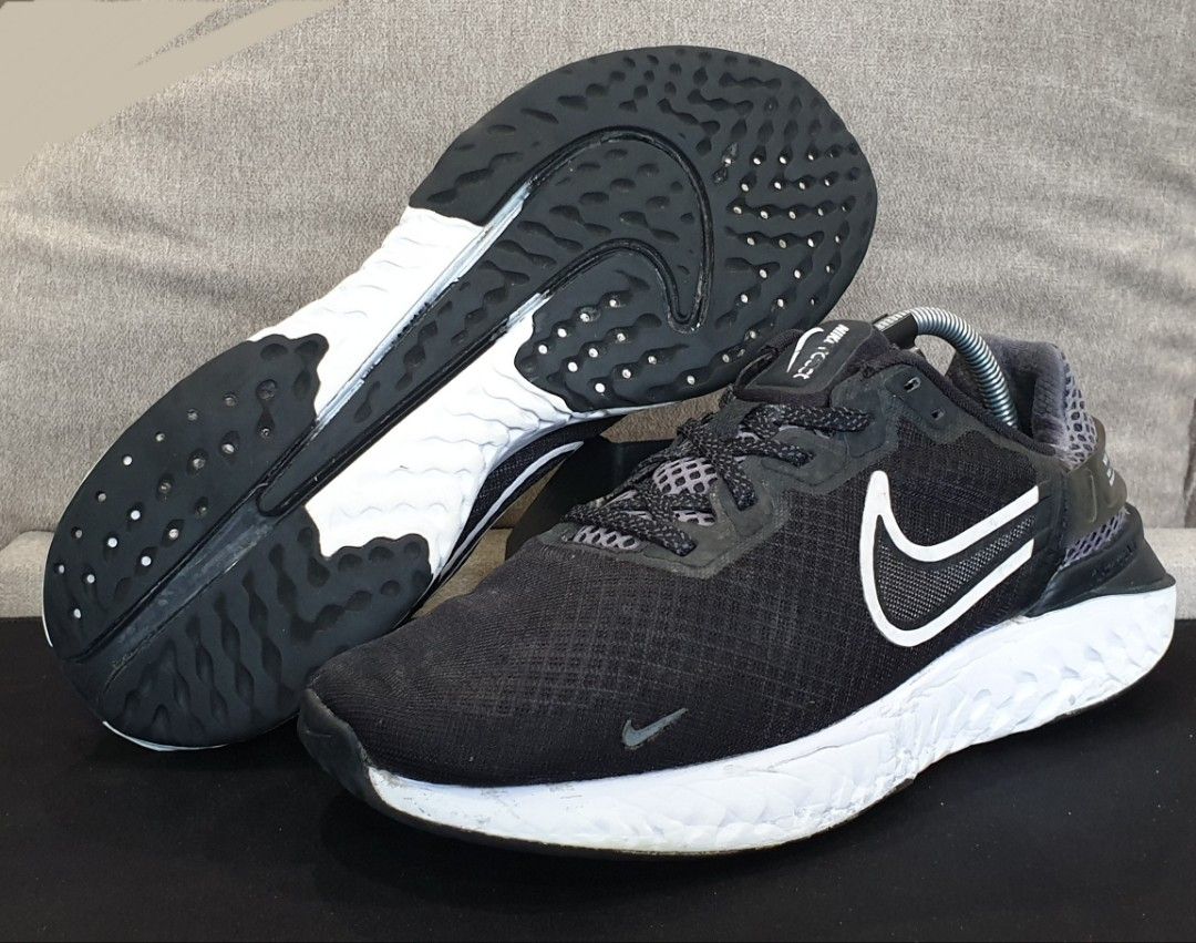 Nike legend discount react triple black