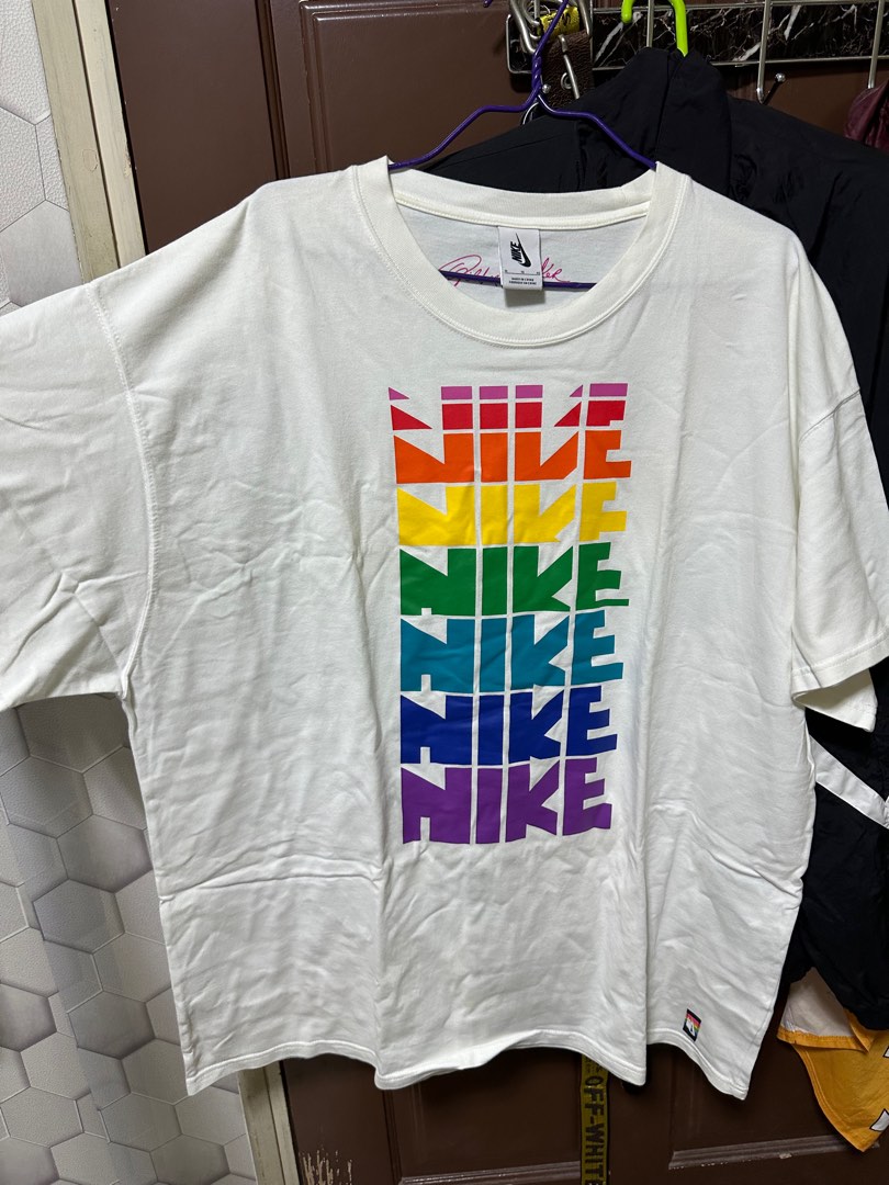 Nike pride tee store