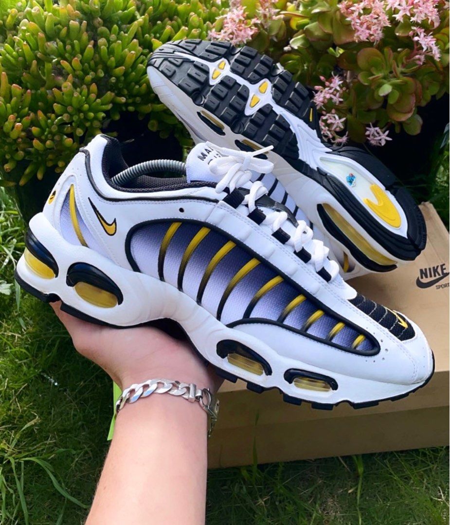 bumble bee nike