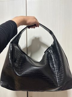 (Category: ) located in . Submitted by somethingfrommycloset_ (Listing ID 1239834545, Image 1). Description: .