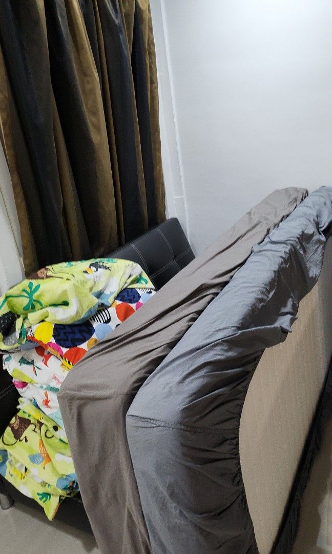 Offer me what is worth, Furniture & Home Living, Furniture, Bed Frames