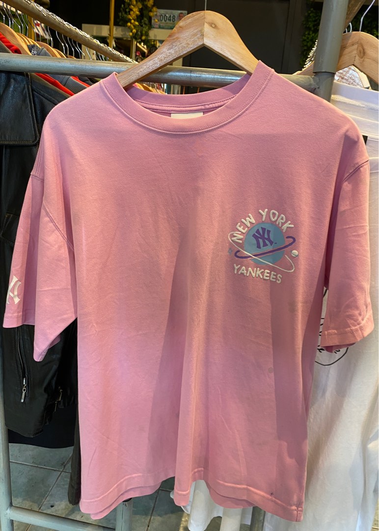 Pink yankees shirt deals