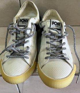Golden on sale pony shoes