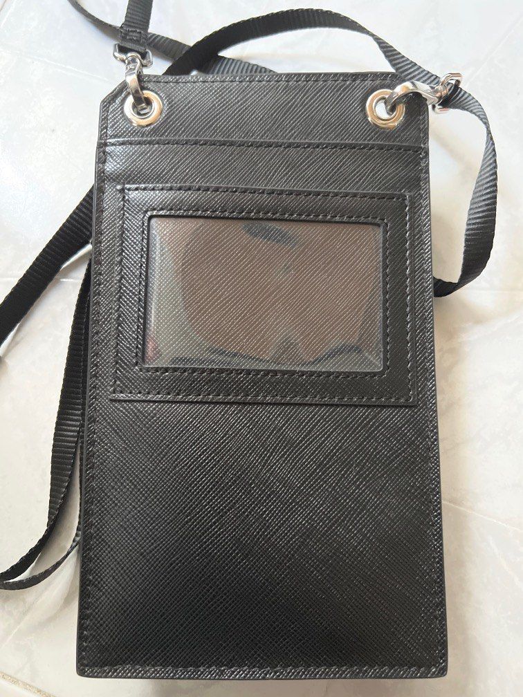 Prada （分類：手袋及銀包）位於 Hong Kong。 由 ___llllll 提交（商品編號 1239809261，圖片 3）。簡介： 有盒。