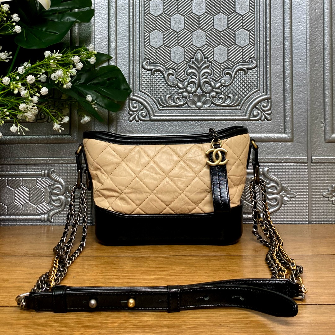 Chanel gabrielle size 24cm kulit made in france lengkap box, Fesyen Wanita,  Tas & Dompet di Carousell