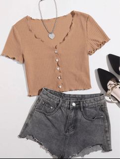 (Category: ) located in . Submitted by onlygoodpreloved (Listing ID 1239793743, Image 1). Description: .