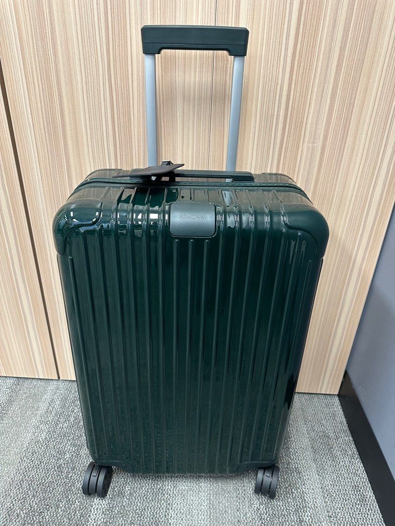 Rimowa Essential Check in M