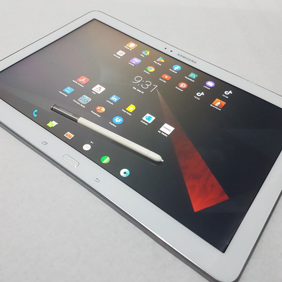 Samsung Galaxy Note PRO SM-P901 11x5.8" Android 7.1.2 White Tablet (Category: Android) located in Manila. Submitted by pippintook (Listing ID 1239868733, Image 1). Description: - 11.5x8" - Android 7.1.2 - 32 GB - Original price was around 40k php - White - Only good for light tasks like digital sketching, social media, reading etc. .