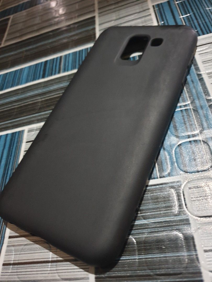 Samsung j6 makapal rugged ORIGINAL case (Category: Cases & Sleeves) located in Bangued. Submitted by marcc07 (Listing ID 1239762511, Image 2). Description: Di nagamit. Bigla nasira yong phone nong dumating itong order ko na case haha 97% NEW!.