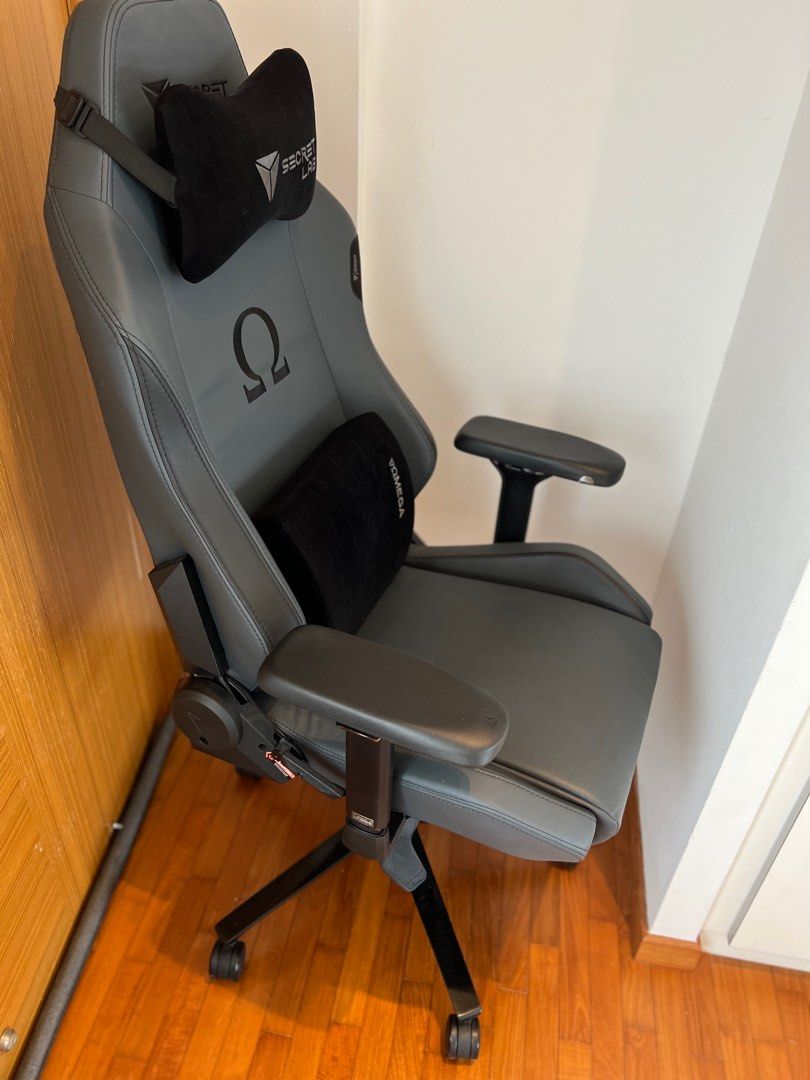 Secret lab gaming chair, Furniture & Home Living, Furniture, Chairs on