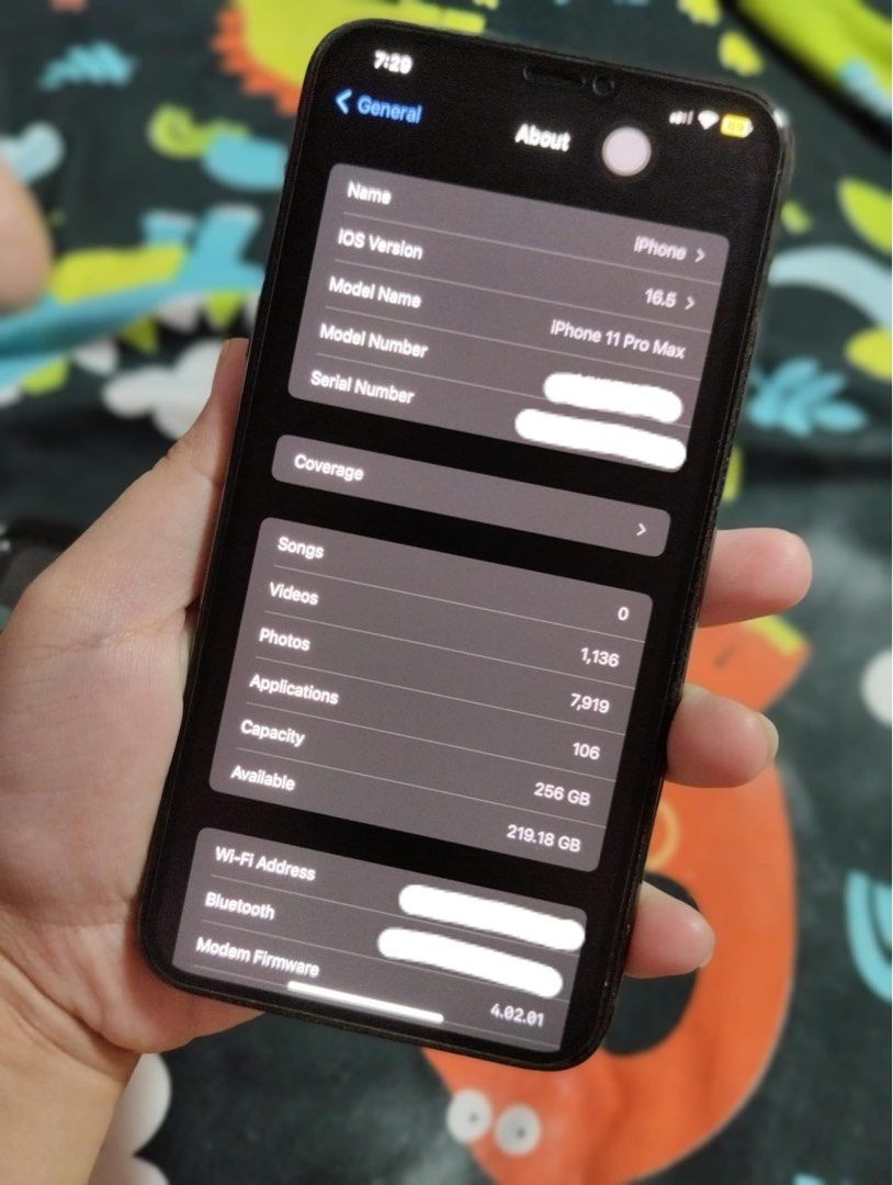 SELLING OR SWAPPING ADD CASH KA (Category: iPhone 11 Series) located in Mandaluyong City. Submitted by M1030 (Listing ID 1239848008, Image 1). Description: SELLING IPHONE 11 PRO MAX 256gb 83batt health original battery sobrang kunat pa. Pwede sa maselan. No crack or issue Updated to latest IOS Reset all you want True tone working Face id working UNIT ONLY. FREE 4 CASES Swap sa iphone 11 64gb add ka 10k..