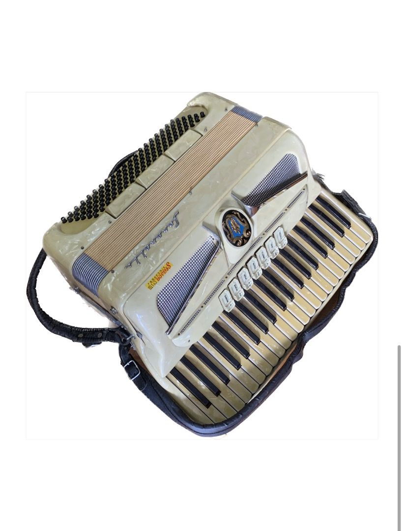 1950s SERENELLI Italian Piano Accordion 120 Bass Vintage Classic with vintage Italian Vera Fibre Adamas 50s Suitcase in Black colour This is a