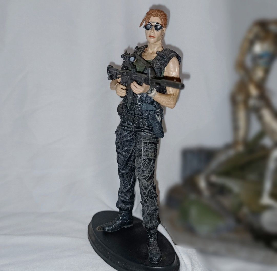 Sarah connor action store figure