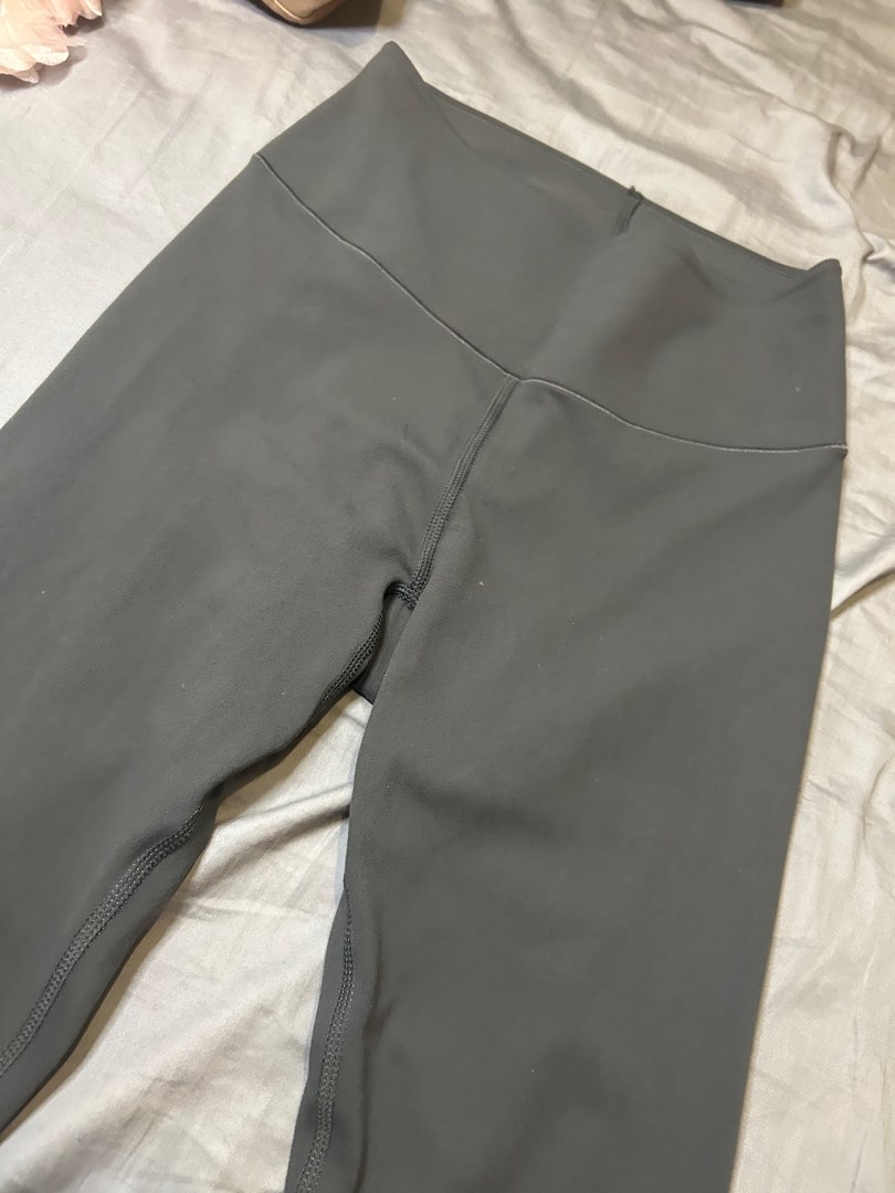 uniqlo yoga pants