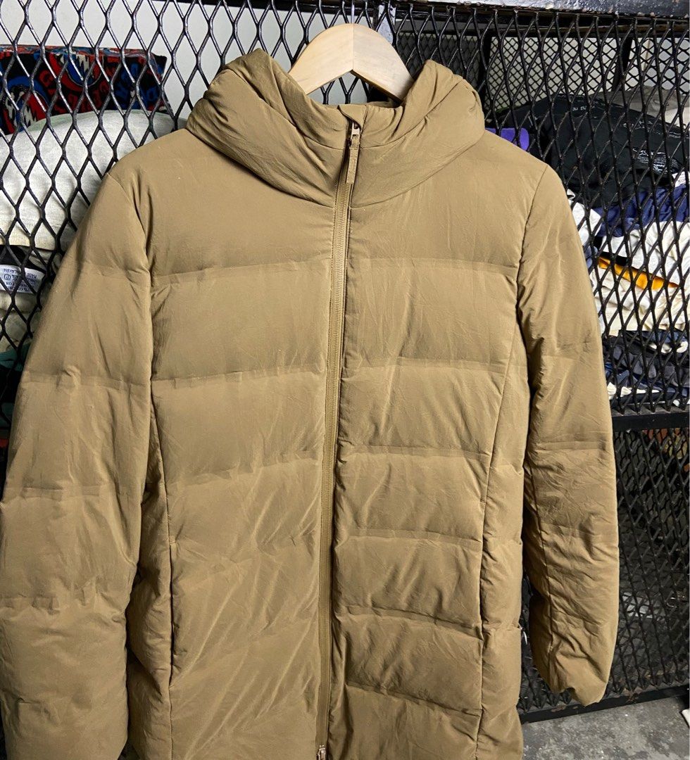 Uniqlo Puffer travel jacket Women s Fashion Coats Jackets and