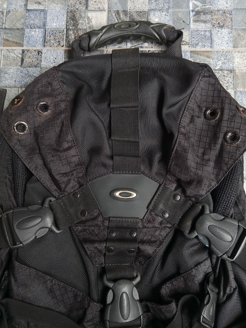 Vintage oakley backpack on Carousell