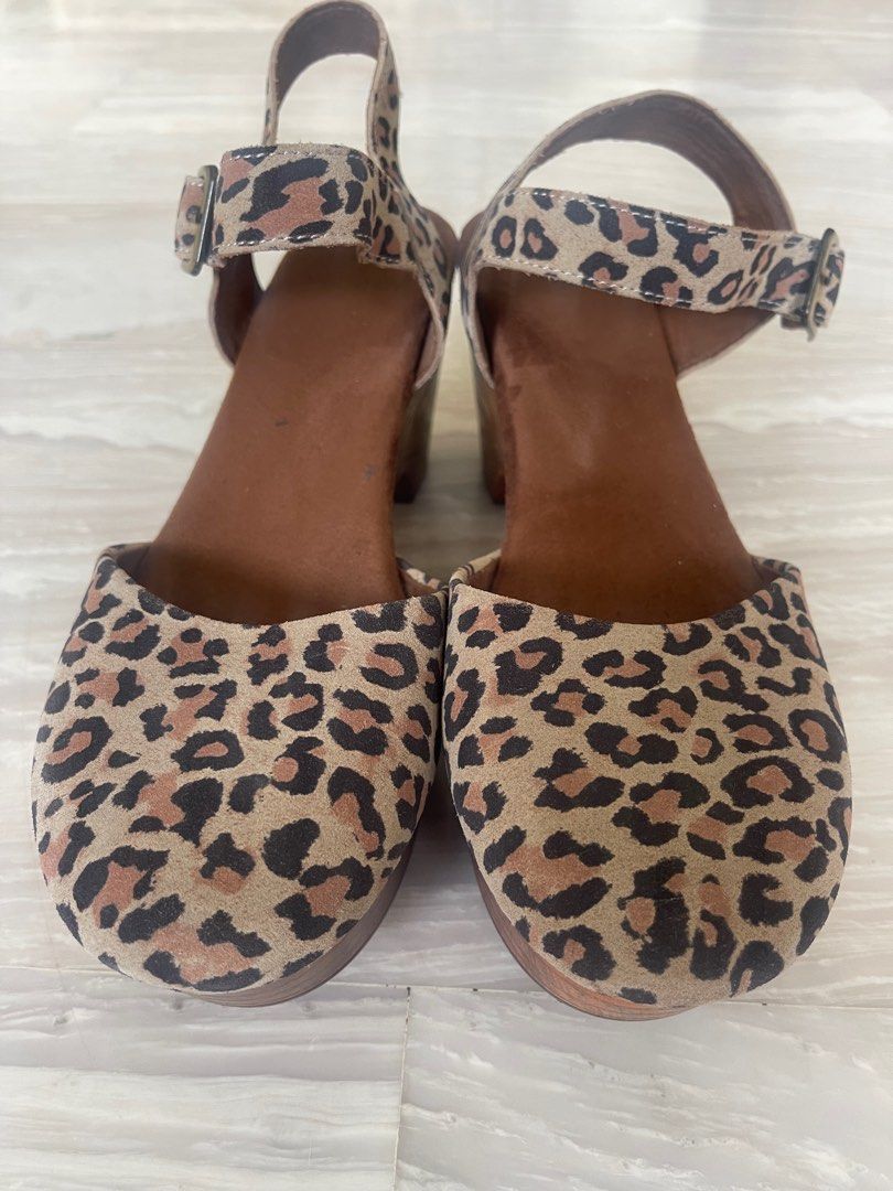 White mountain leopard sandals sales