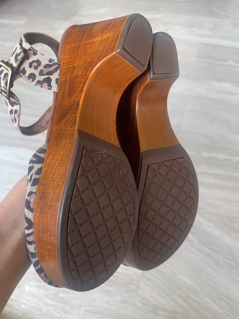 White Mountain Leopard Print Casey Clog Sandal Heel Women s Fashion Footwear Sandals on Carousell