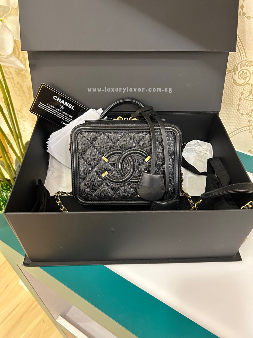 25 Chanel Vanity Case Small Top Handle Black Caviar GHW, Luxury
