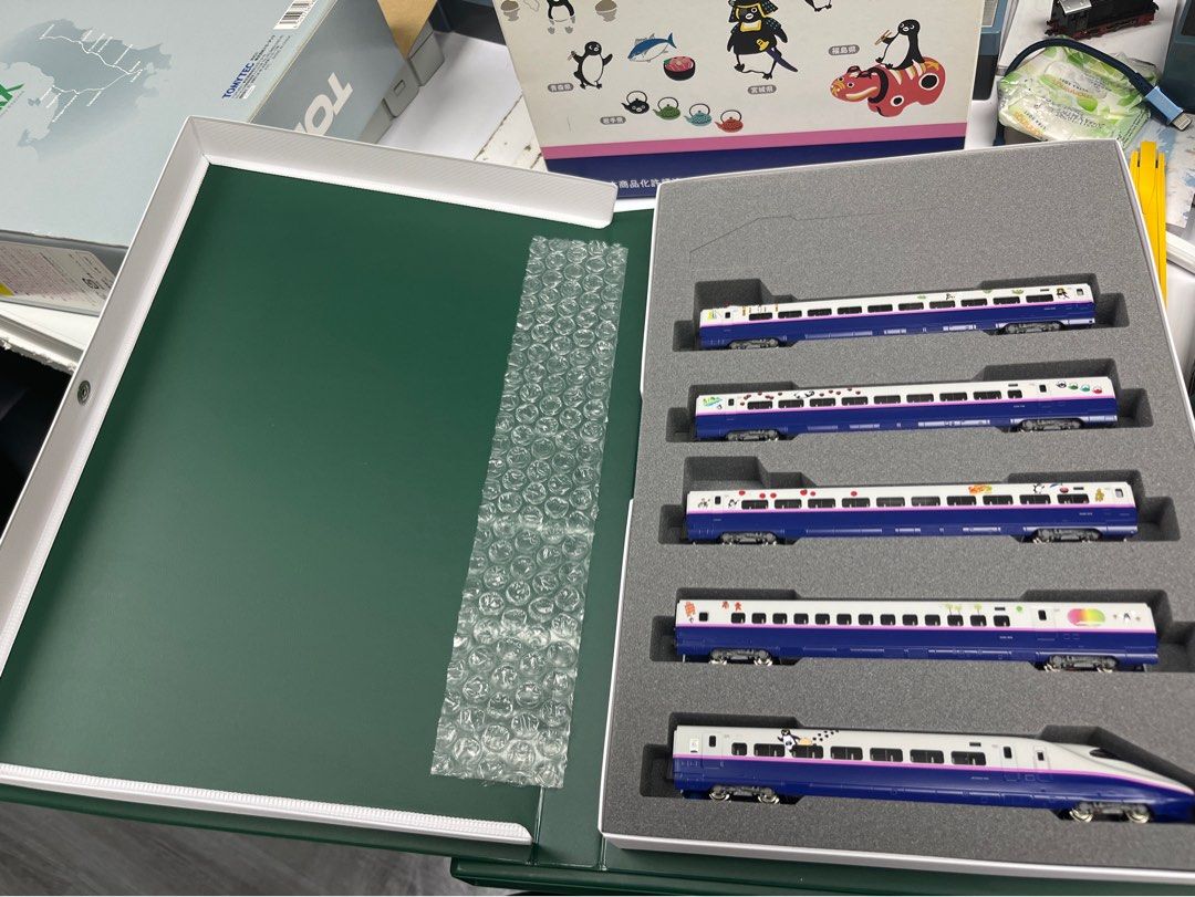 KATO 東北新幹線E2系 ”ご当地”Suicaのペンギンラッピング新幹線10両