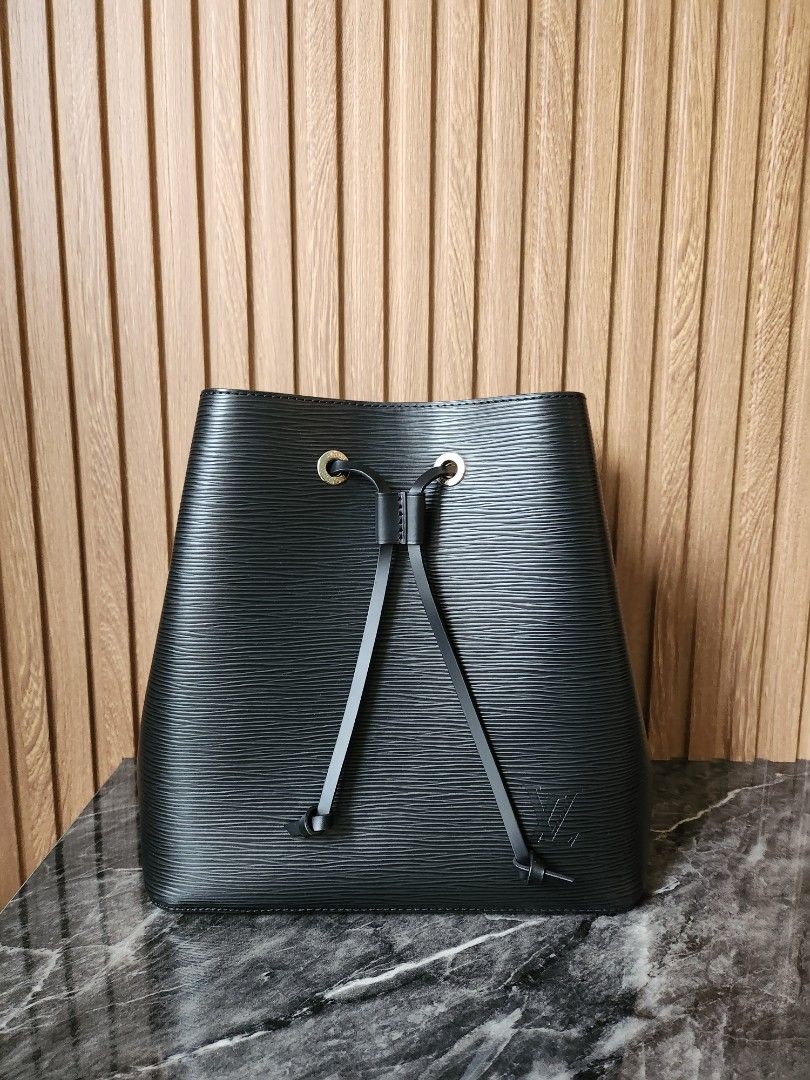 Rare Discontinued Authentic LOUIS VUITTON Black Epi Leather Bucket Bag