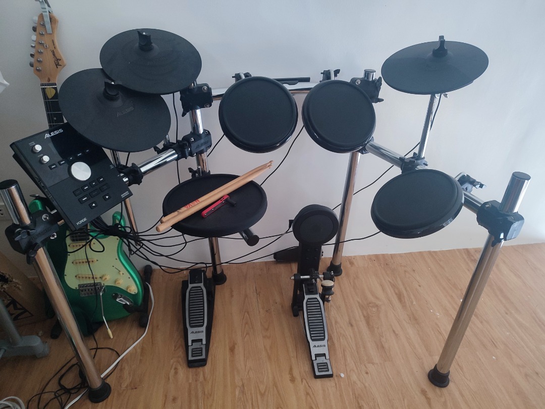 Used top alesis forge