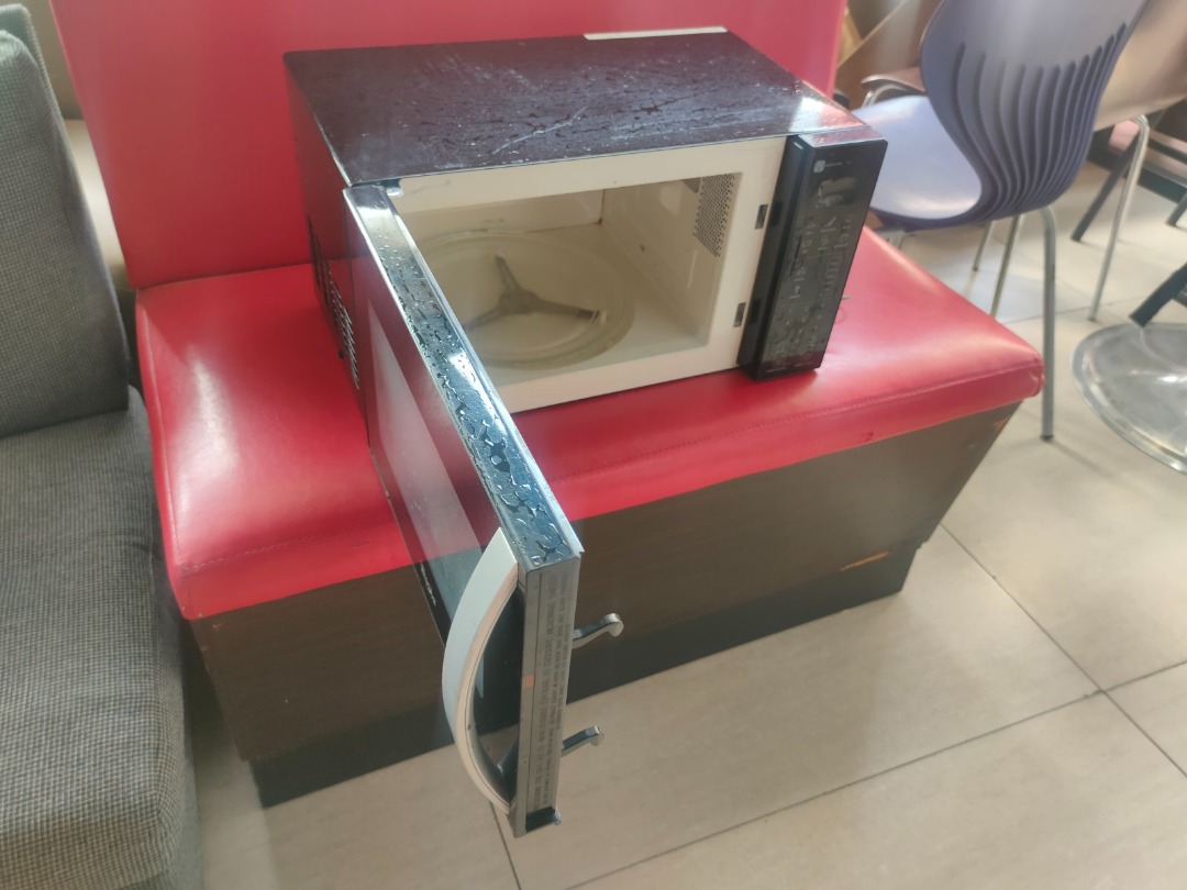 WHIRLPOOL MICROWAVE, TV & Home Appliances, Other Home Appliances on