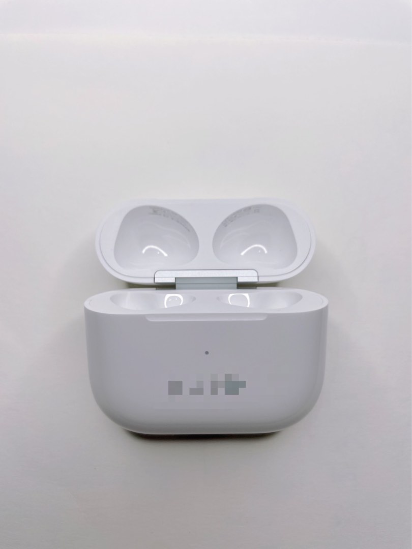 【耳朵掉了。】Apple AirPods 3 充電盒