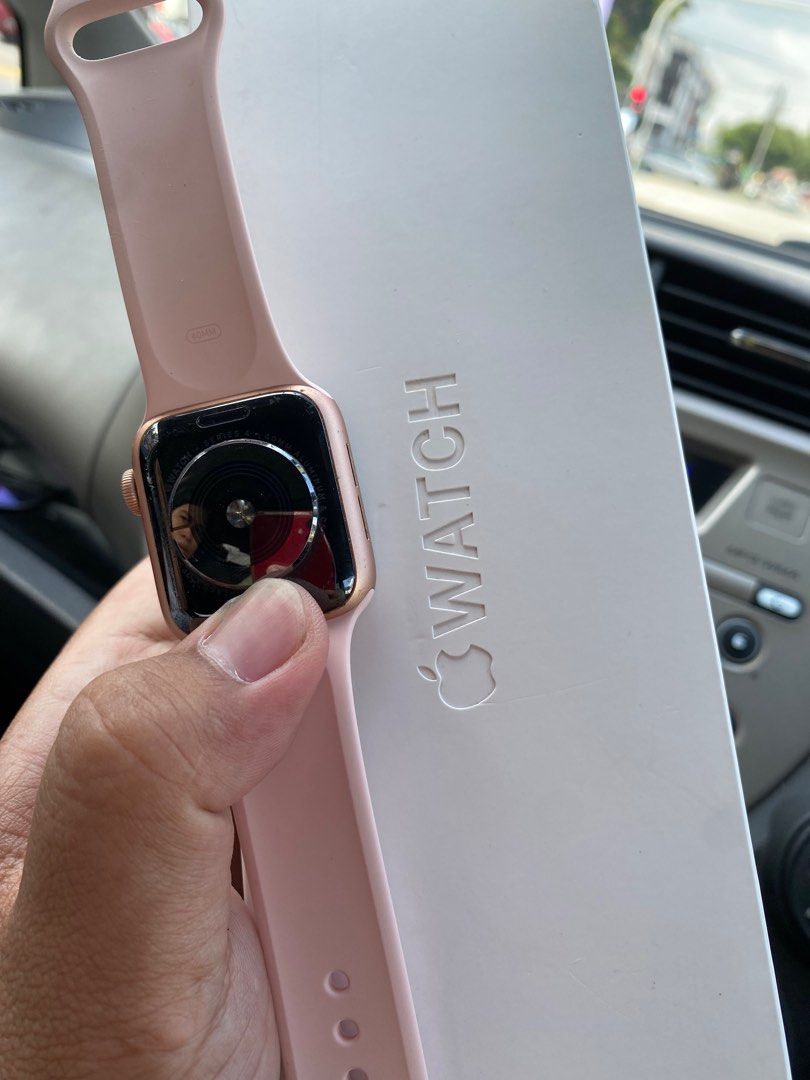 Apple watch series 4 gold aluminium case pink sand A1977 40mm