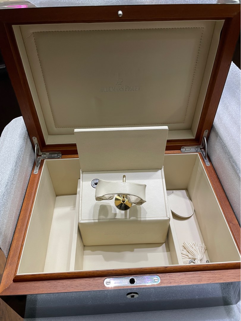 Audemars Piguet Large Watch Winder, Luxury, Watches on Carousell
