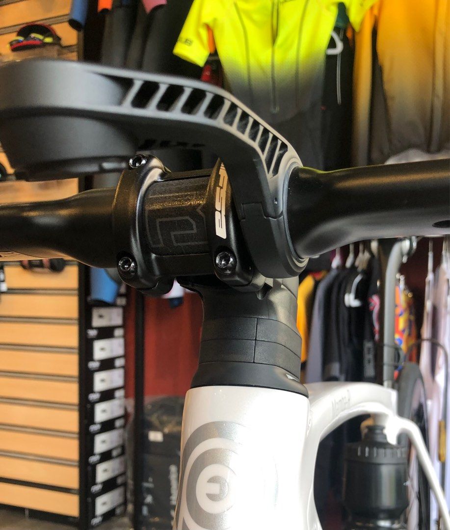 BLKTEC R1 Compact Aero Dropbar with Internal Cable Routing on Carousell