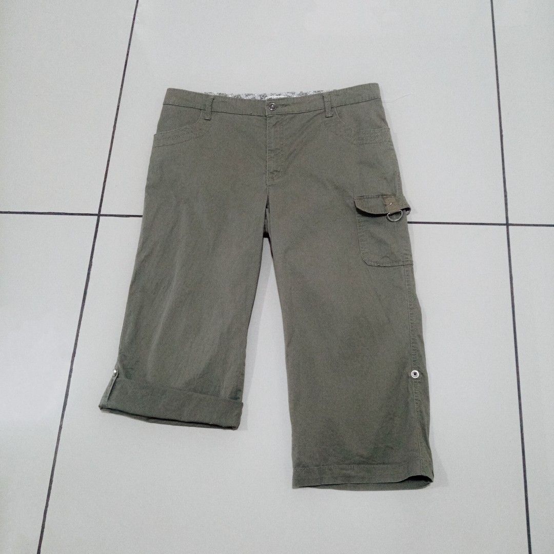 Lee just below 2025 the waist shorts