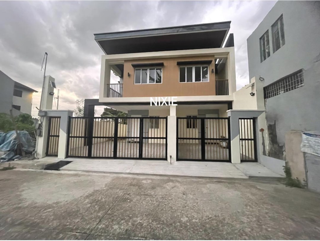 Brandnew Townhouse House and lot for sale in Vermont Park flood free along Marcos Highway lower