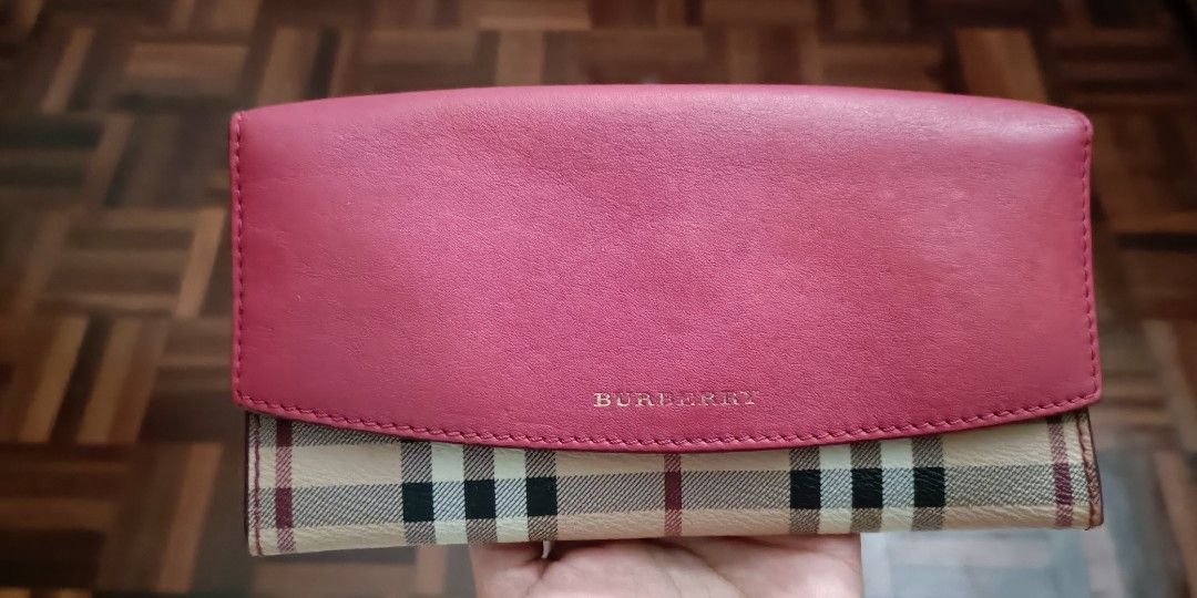 Burberry purse deals pink