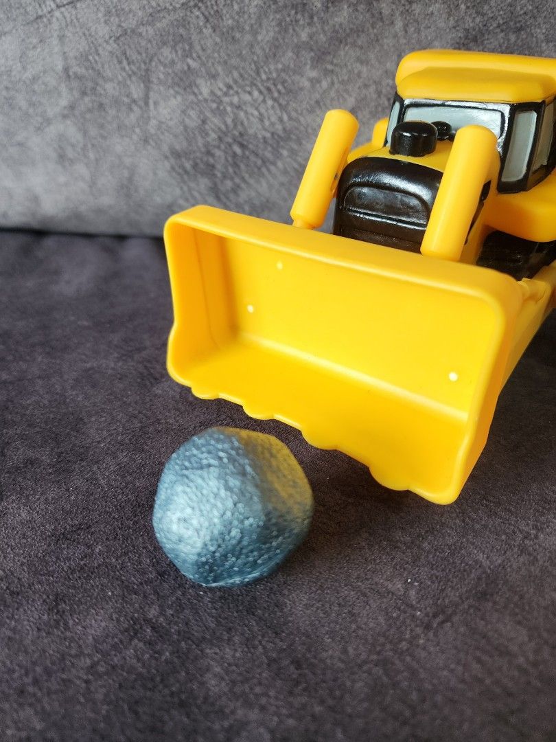 Caterpillar battery operated motorised construction toy vehicle with sound, light and motion