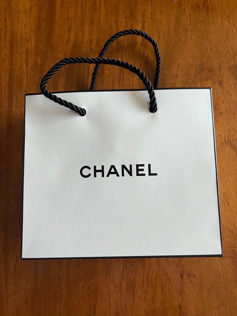 Sac carton 2025 chanel