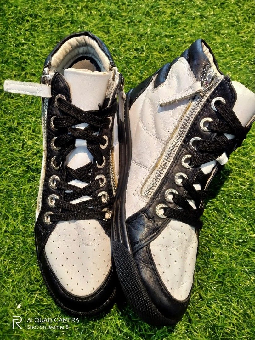 CHANEL ORIGINAL USED SNEAKERS, Women's Fashion, Footwear, Sneakers