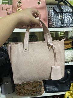 (Category: ) located in . Submitted by Cares.Shoppe (Listing ID 1240029740, Image 1). Description: .