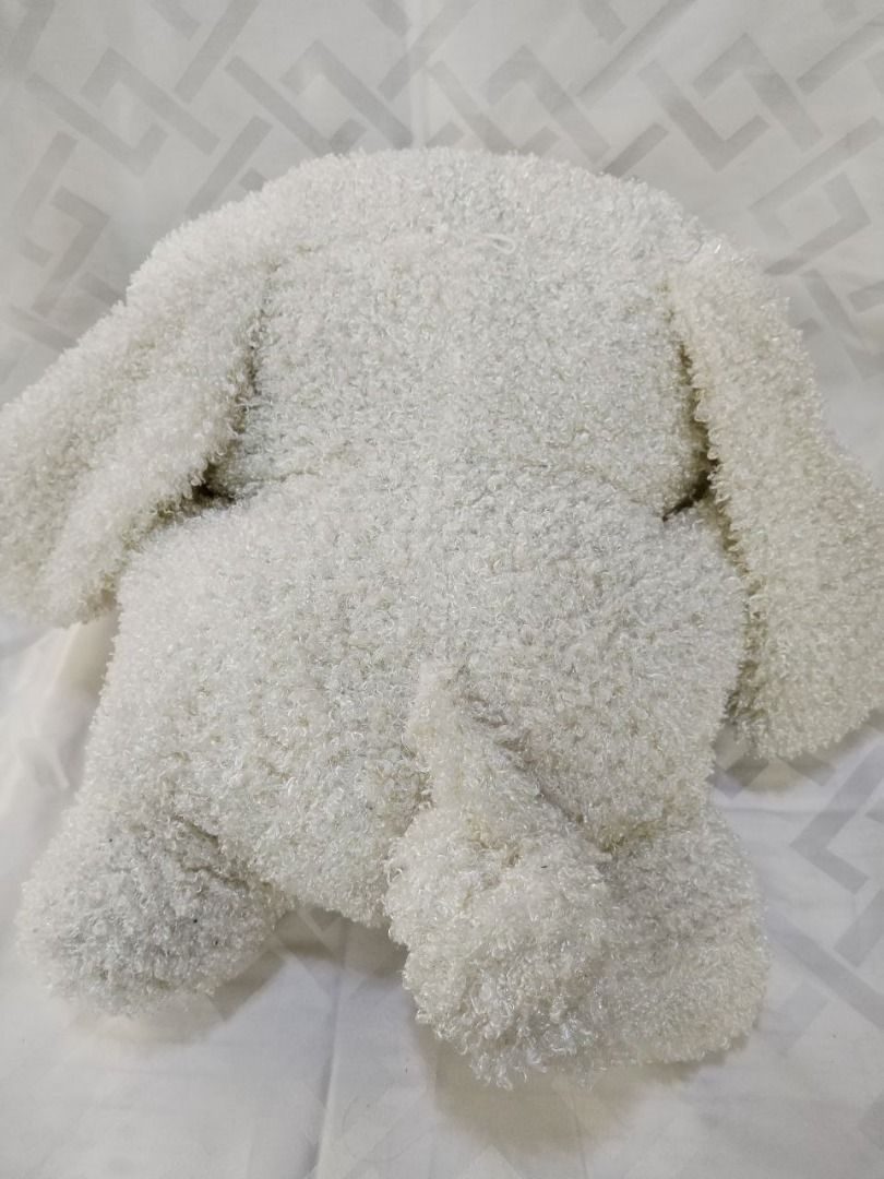 Cinnamoroll Smiling Jumbo Plush Toy 18" (Category: Plushies & Soft Toys) located in Las Pinas. Submitted by rdcgutierrez (Listing ID 1240022827, Image 3). Description: Cinnamoroll Smiling Jumbo Plush Toy 18" Pwedeng gawing pillow Condition: 8/10 NO paper tag and NO ETIKETA Buy AS IS / Buy at your own risk Scan all pics Please take note that this item came from HT loose box from Japan (ukay source) so please manage your expectation/s. Any flaw/s w
