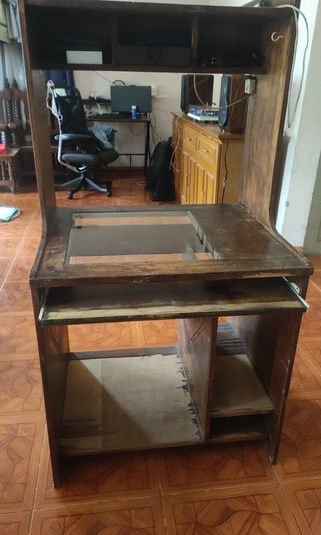 Computer table, Furniture & Home Living, Office Furniture & Fixtures on Carousell