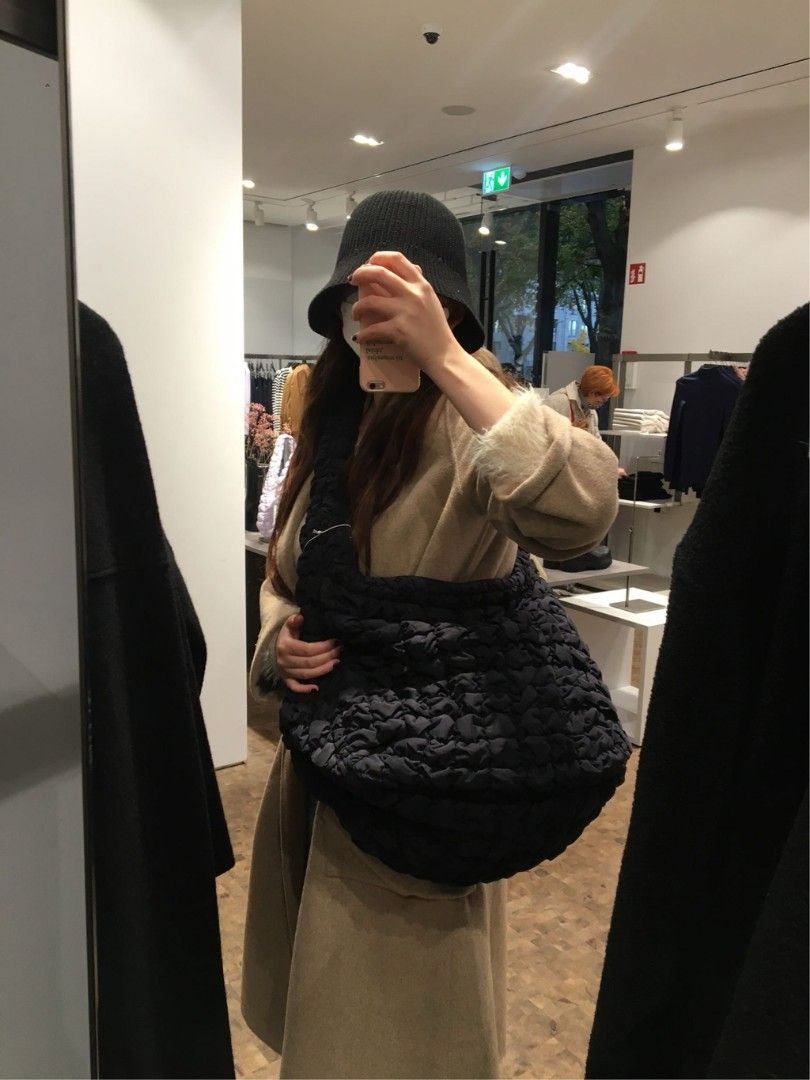 COS Oversized Quilted Bag Black, Women's Fashion, Bags & Wallets