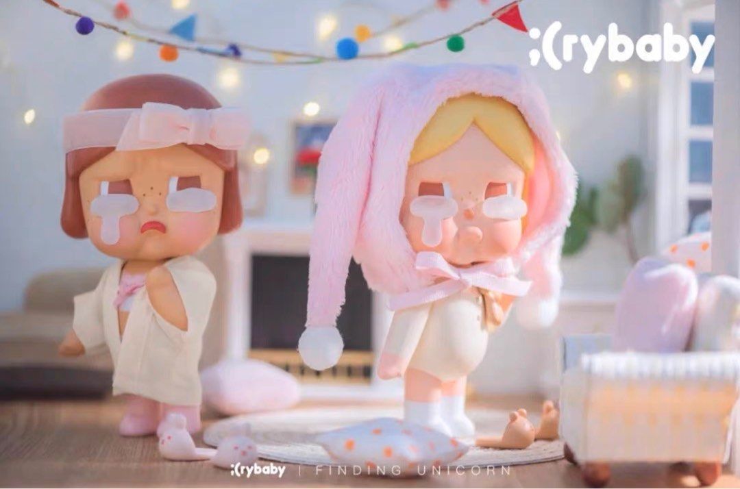 Crybaby / 睡衣派對一套兩隻figure art toy, 興趣及遊戲, 玩具& 遊戲類