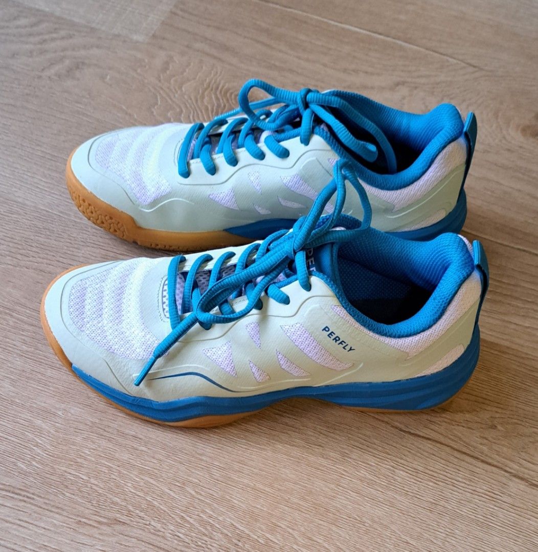 Badminton shoes hotsell under 15