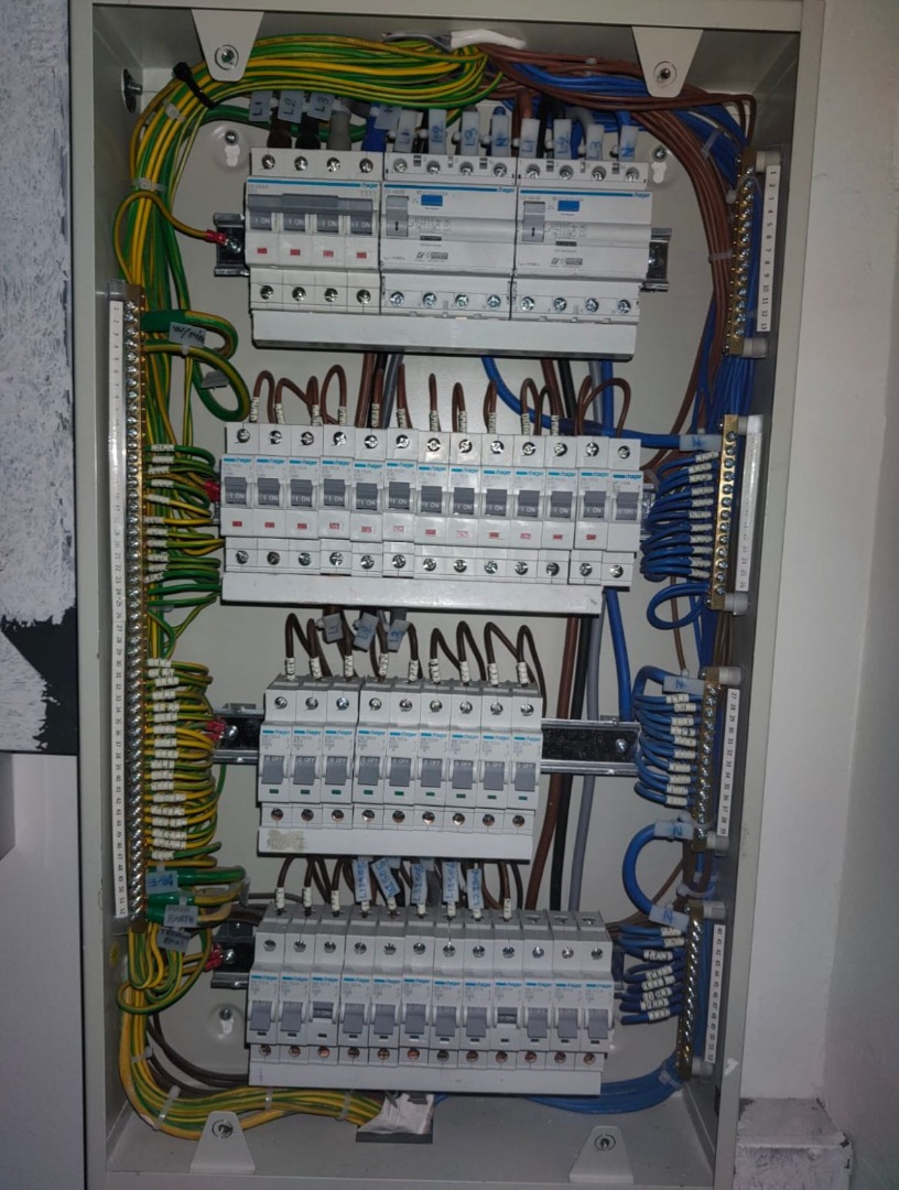 Licensed electrician , Home Services, Renovations, Lighting