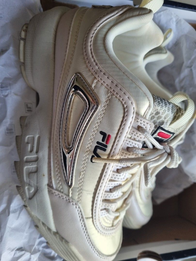fila disruptor low Cinosural International School