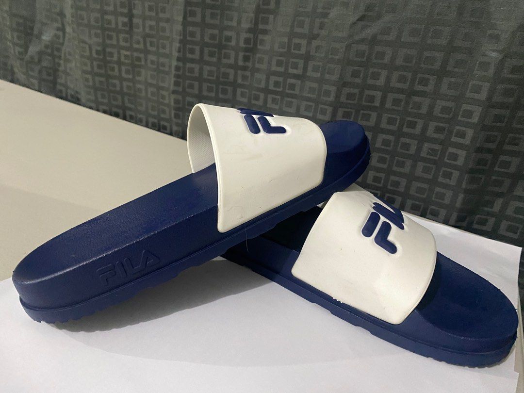 Navy fila store slides