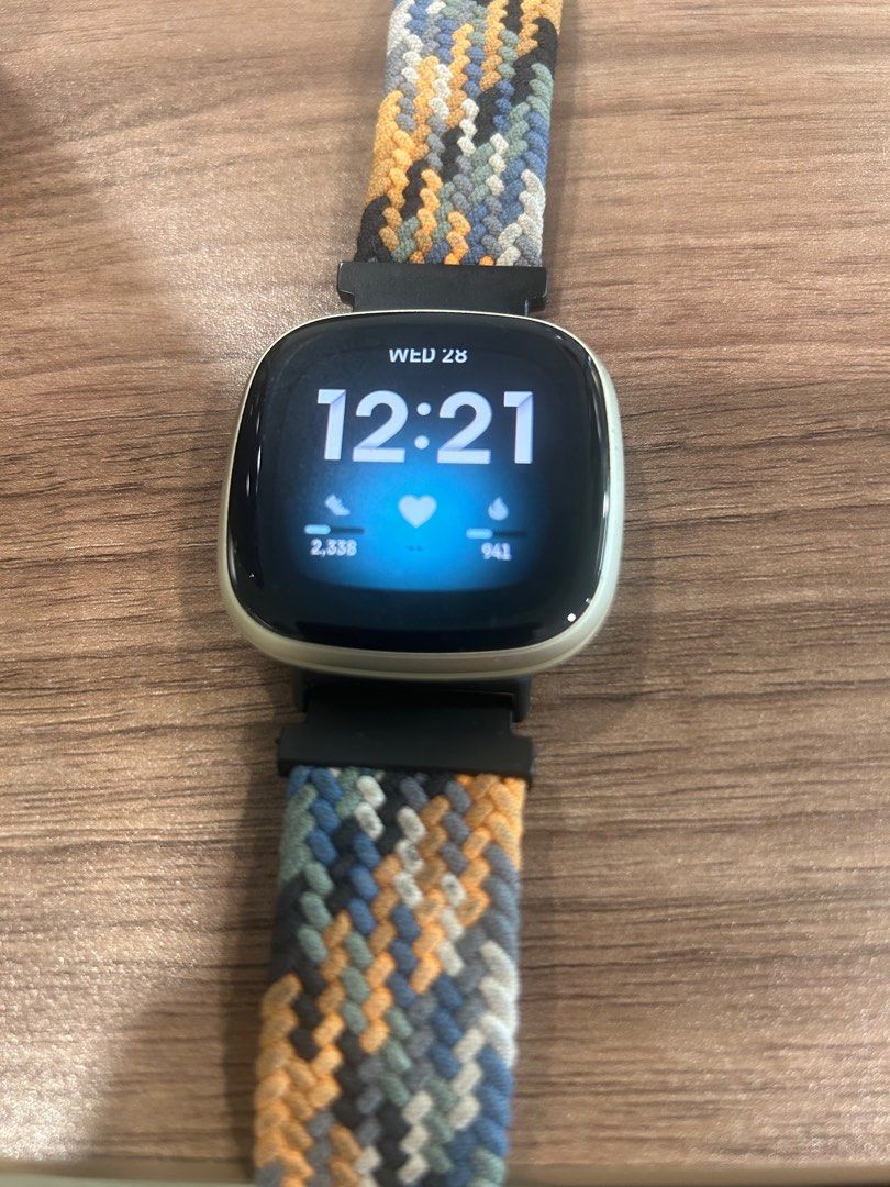 Fitbit versa 3 best sale used