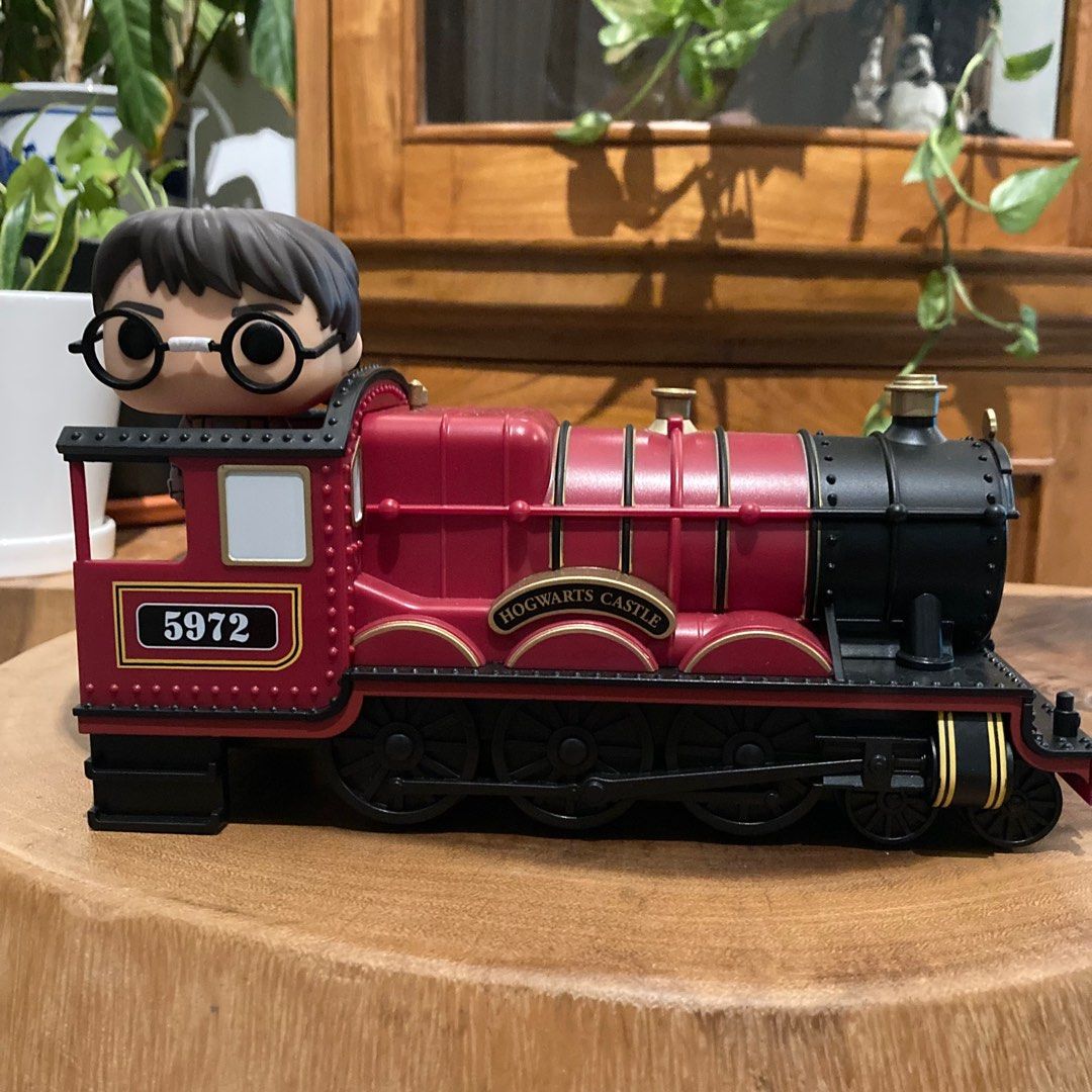 FUNKO POP RIDES Hogwarts Express Engine w Harry Potter Hobbies